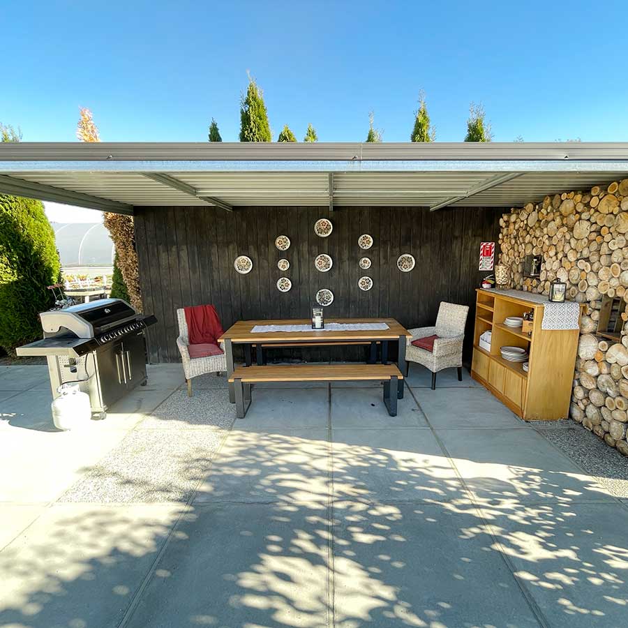 cherry tree farm cromwell accommodation bbq area