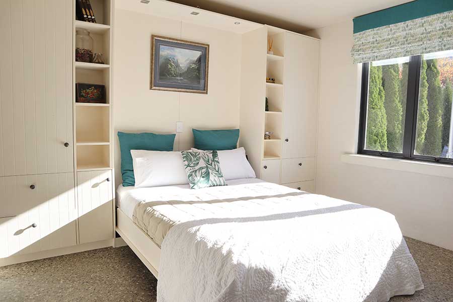 cromwell accommodation cherry tree farm bedroom in sunlight