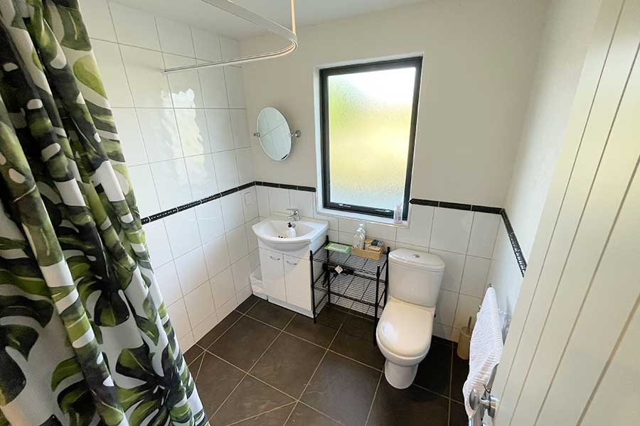 cromwell accommodation cherry tree farm guest house bathroom