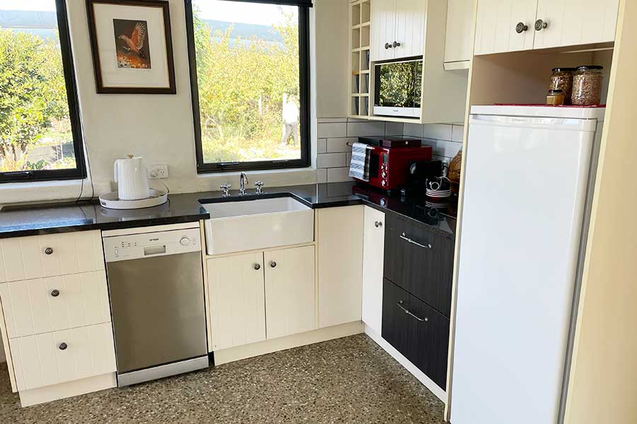 cromwell accommodation cherry tree farm guest house closeup of kitchen